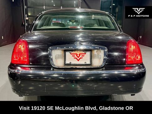 Used 1999 Lincoln Town Car Cartier RWD image 4
