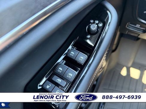 Used 2024 Jeep Grand Cherokee Overland w/ Luxury Tech Group IV AWD/4WD image 18