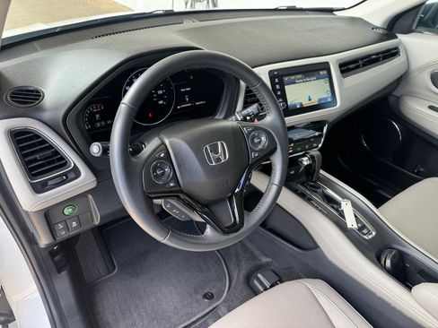 Used 2019 Honda HR-V Touring image 15