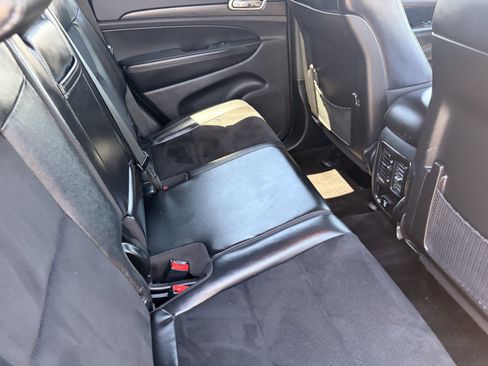 Used 2018 Jeep Grand Cherokee Altitude RWD image 13