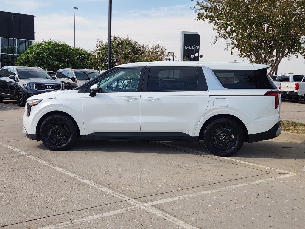 Used 2025 Kia Carnival FWD image 12