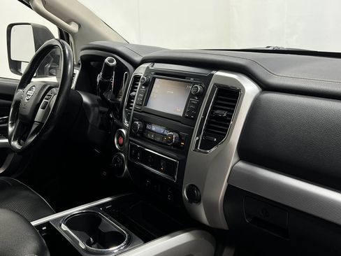 Used 2017 Nissan Titan PRO-4X AWD/4WD image 19