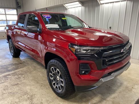 Certified 2025 Chevrolet Colorado Z71 w/ Technology Package image 3