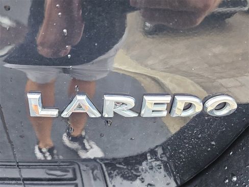 Used 2021 Jeep Grand Cherokee Laredo image 13