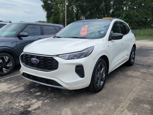 Used 2023 Ford Escape ST-Line w/ Tech Pack #1 FWD image 3