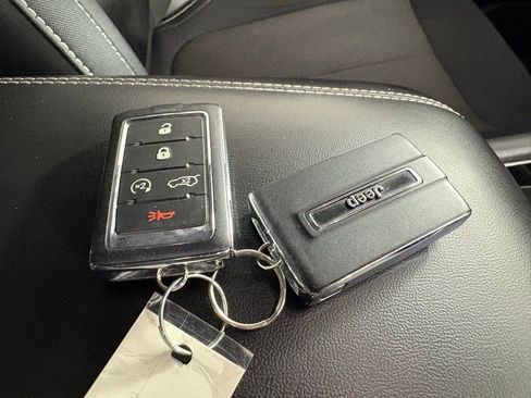 Used 2022 Jeep Grand Cherokee L Laredo w/ Luxury Tech Group I image 45