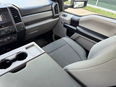 Used 2017 Ford F250 XL w/ Power Equipment Group AWD/4WD image 23