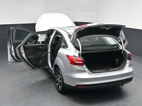 Used 2017 Ford Focus SEL image 15