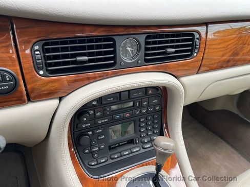 Used 2000 Jaguar XJ8 RWD image 50