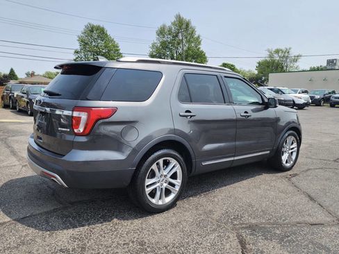Used 2016 Ford Explorer XLT w/ Equipment Group 202A image 5