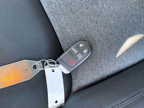 Used 2022 Chrysler 300 Touring image 10