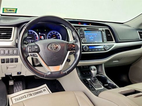 Used 2018 Toyota Highlander XLE AWD/4WD image 12