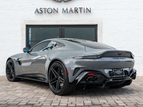 Used 2025 Aston Martin V8 Vantage Coupe RWD image 2