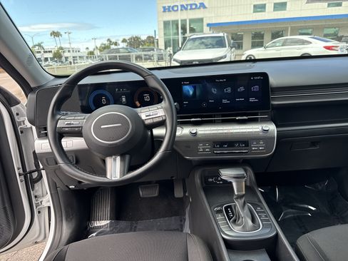 Used 2025 Hyundai Kona SEL AWD/4WD image 15