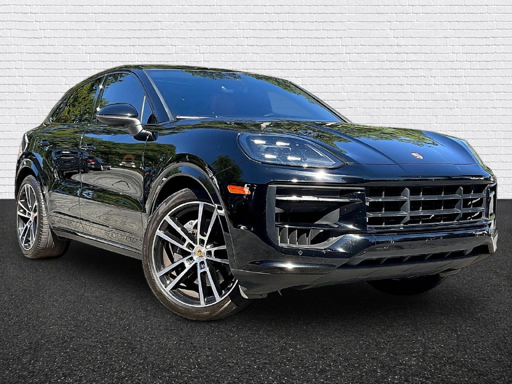 Used 2024 Porsche Cayenne Coupe AWD/4WD image 3