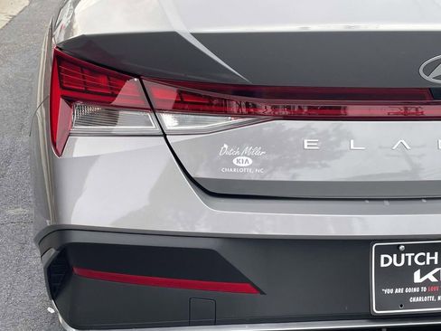 Used 2024 Hyundai Elantra Blue image 12