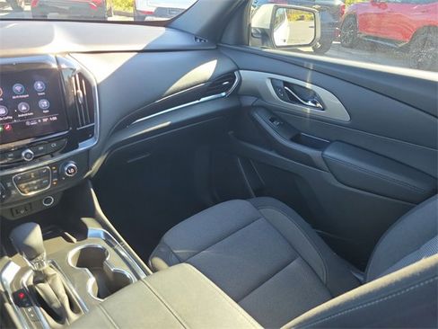 Used 2022 Chevrolet Traverse LT image 14