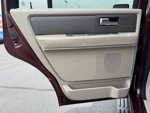 Used 2010 Ford Expedition XLT RWD image 17