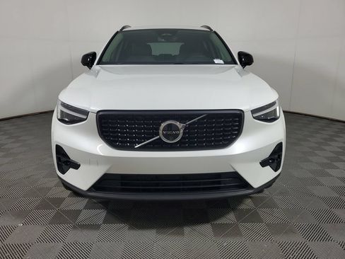 Certified 2026 Volvo XC40 B5 Plus AWD/4WD image 2