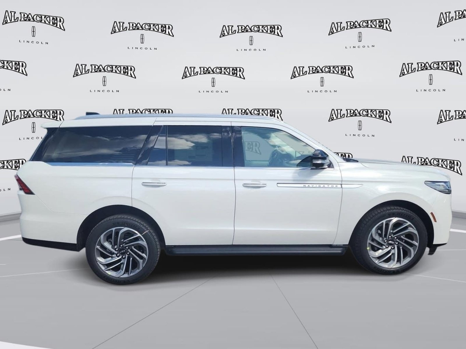 New 2026 Lincoln Navigator Premiere AWD/4WD image 6