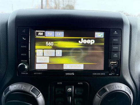 Used 2013 Jeep Wrangler Unlimited Sahara image 25