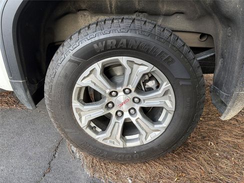 Used 2025 GMC Sierra 1500 SLT AWD/4WD image 11