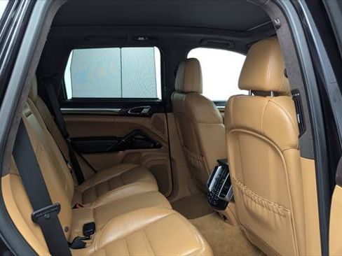 Used 2014 Porsche Cayenne Turbo AWD/4WD image 18