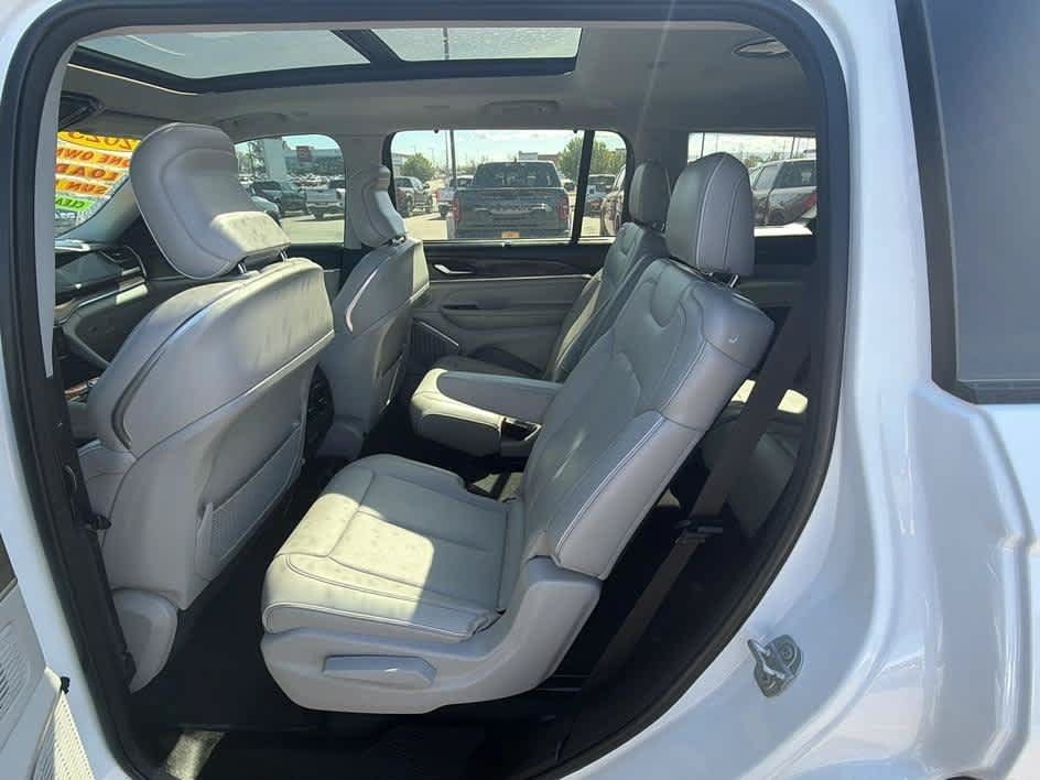 Used 2023 Jeep Grand Cherokee L Overland w/ Advanced Protech Group III AWD/4WD image 24