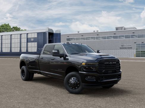 New 2026 RAM 3500 Laramie AWD/4WD image 5