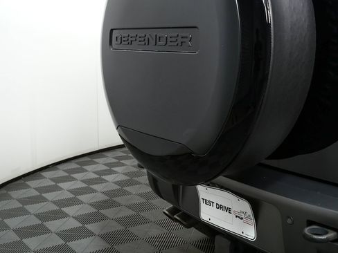 Used 2023 Land Rover Defender 110 V8 image 36