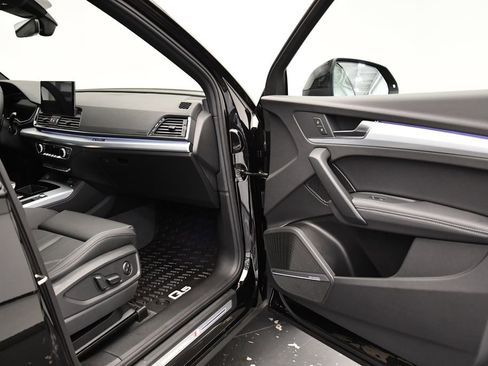 Certified 2025 Audi Q5 2.0T Premium Plus image 47