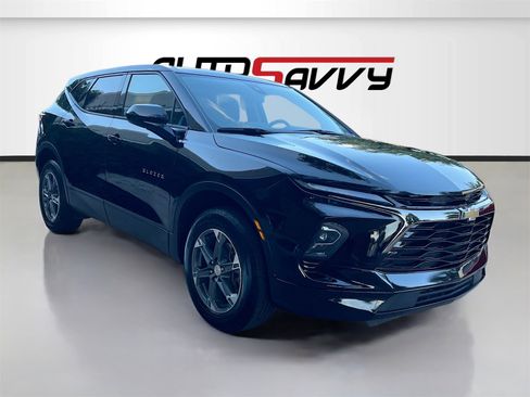 Used 2025 Chevrolet Blazer LT image 1