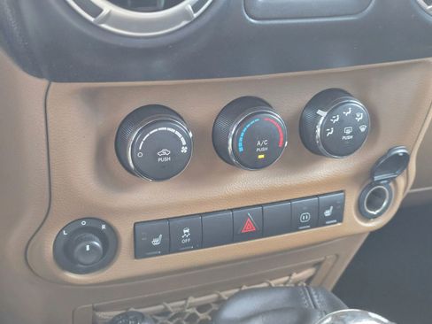 Used 2012 Jeep Wrangler Unlimited Sahara w/ Connectivity Group image 23