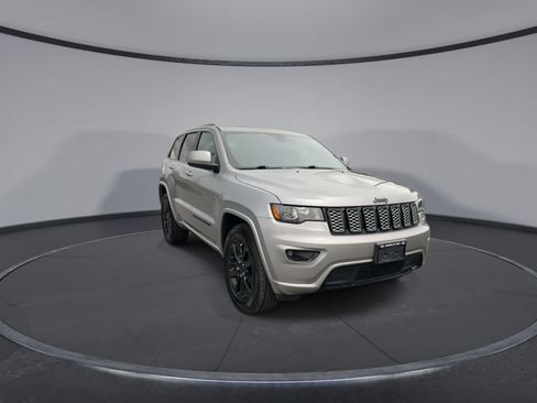 Used 2021 Jeep Grand Cherokee Laredo X AWD/4WD image 2