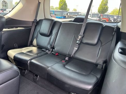 Used 2015 INFINITI QX80 4WD w/ Driver's Assistance Package image 25