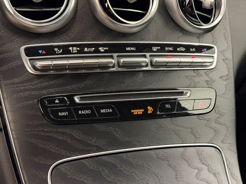 Used 2018 Mercedes-Benz GLC 300 4MATIC image 17