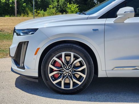 Used 2023 Cadillac XT6 Sport w/ Technology Package AWD/4WD image 8