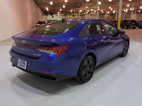 Certified 2023 Hyundai Elantra Blue FWD image 3