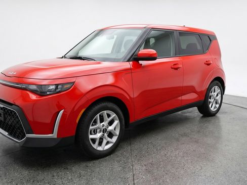 Used 2025 Kia Soul LX w/ LX Technology Package FWD image 3