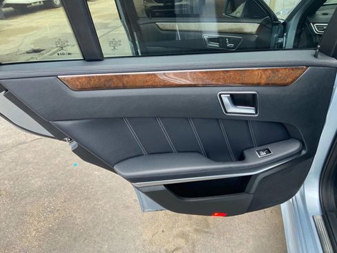 Used 2015 Mercedes-Benz E 400 Sedan w/ Driver Assistance Package image 5