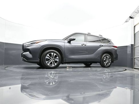 Used 2023 Toyota Highlander XLE AWD/4WD image 50