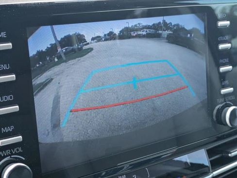 Used 2022 Toyota Sienna XLE FWD image 10
