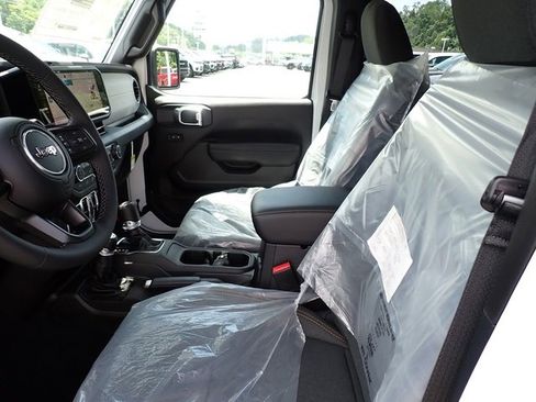 New 2025 Jeep Gladiator Sport image 13