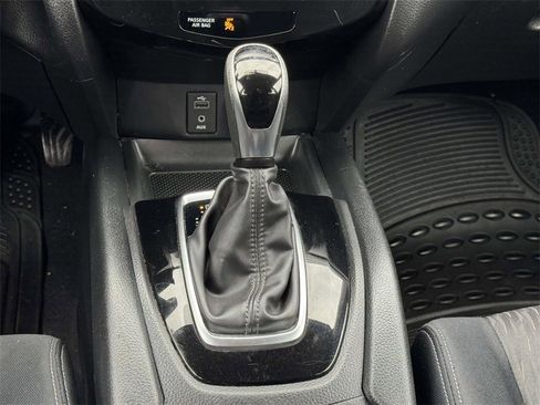 Used 2017 Nissan Rogue S image 6