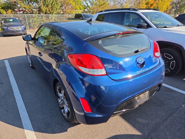 Used 2017 Hyundai Veloster Value Edition FWD image 3