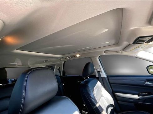 Used 2024 Nissan Pathfinder SL w/ SL Premium Package image 20