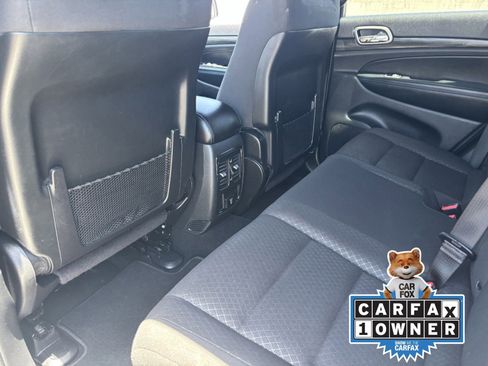 Used 2019 Jeep Grand Cherokee Laredo AWD/4WD image 17