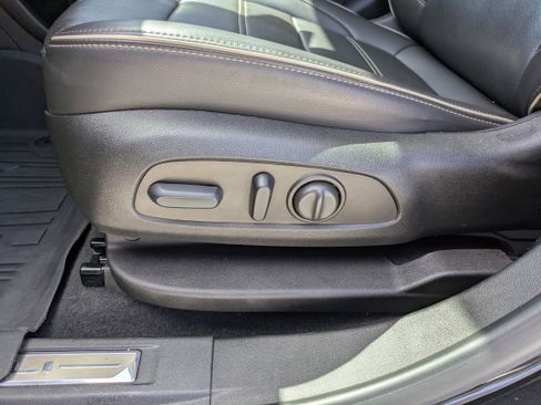 Used 2023 GMC Acadia Denali w/ Black Diamond Edition image 11