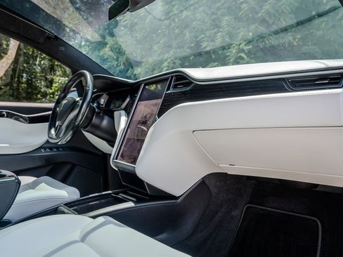Used 2020 Tesla Model X Long Range AWD/4WD image 35