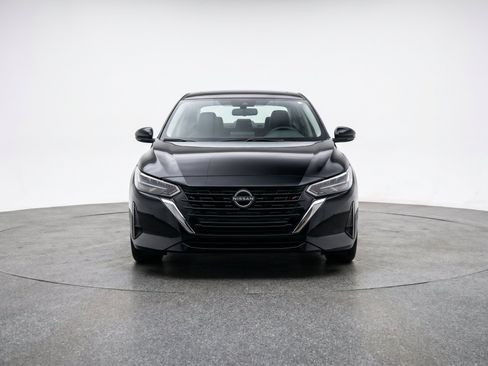 Used 2025 Nissan Sentra SV FWD image 2